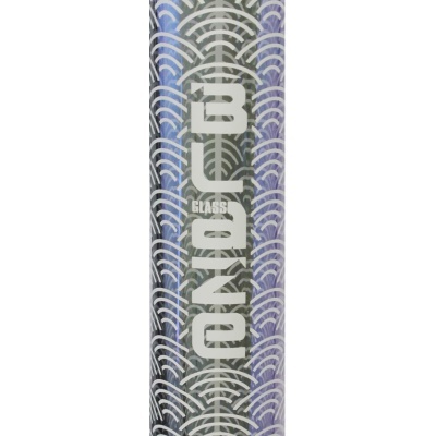 Objeto cilíndrico azul com padrão branco e texto BLANK GLASS