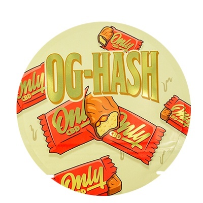 Embalagem redonda creme com barras vermelhas rotuladas Only CBD e texto OG-HASH em dourado