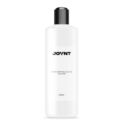 Frasco branco de leite corporal com aloe e CBD, com tampa preta, texto preto
