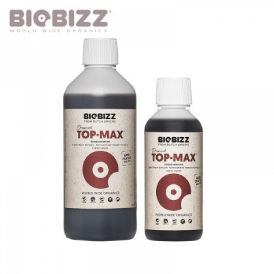 Duas garrafas de TOP-MAX da BIOBIZZ com líquido escuro, fundo branco