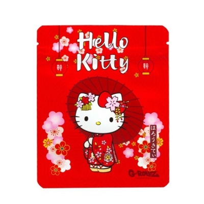 Pacote vermelho com Hello Kitty em quimono e guarda-chuva vermelho decorado com flores.
