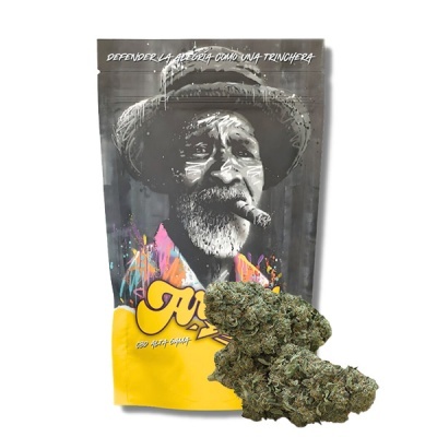 Embalagem com imagem de homem idoso a fumar charuto e duas flores de cannabis