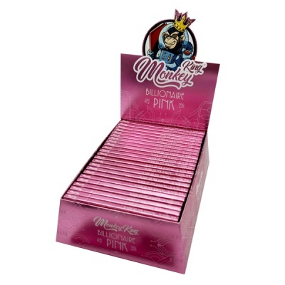 Mostrador cor-de-rosa com produtos embalados Monkey King BILLIONAIRE PINK e imagem de macaco com coroa