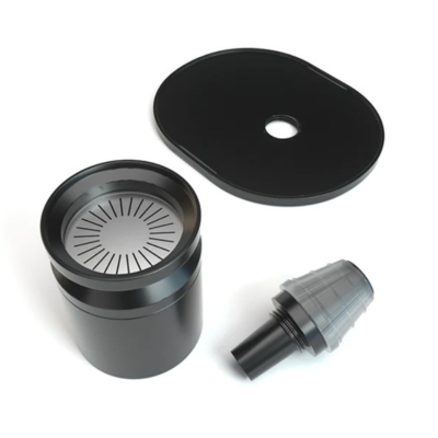 Acessórios pretos para equipamento, incluindo lata cilíndrica, peça cónica e tampo oval
