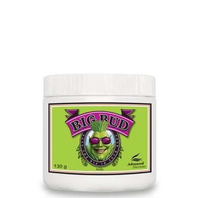 Frasco branco com etiqueta verde do produto BIG BUD
