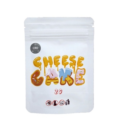 Embalagem branca de plástico com texto colorido Cheese Cake e selo CBD