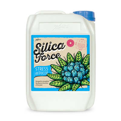 Frasco branco com tampa azul e rótulo colorido de suplemento para plantas