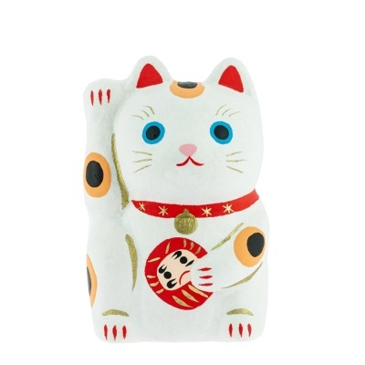 Estátua de gato branco decorativo com detalhes vermelhos e dourados