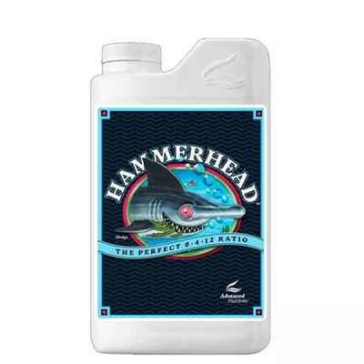Recipiente branco com rótulo de peixe cabeça-de-martelo e texto