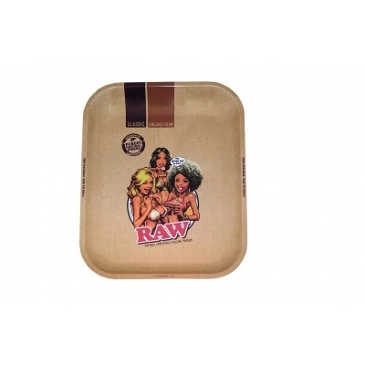 Tabuleiro de metal RAW com ilustração colorida e texto distintivo