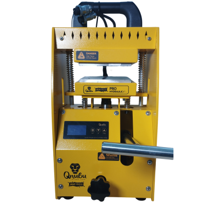 Máquina amarela de prensagem térmica com visor digital e manípulo preto