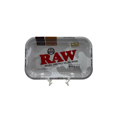 Tabuleiro metálico cinzento com a palavra RAW em vermelho e texto promocional