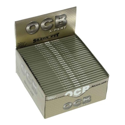 Caixa de papel para enrolar tabaco OCB X-Pert Slim Fit, bege com texto prateado e dourado.