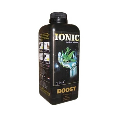 Garrafão preto 1 litro com etiqueta IONIC BOOST e planta na mão robótica