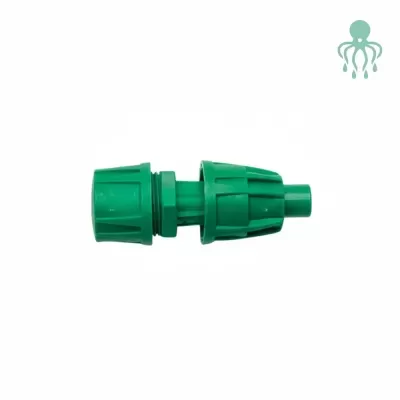 Conector verde de plástico para irrigação