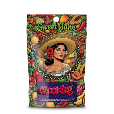 Embalagem colorida com padrão de frutas, ilustração de mulher e texto Sweet Jane e Gookies