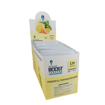 Expositor amarelo com múltiplos pacotes Integr Boost Terpene Essentials Limonene e imagem de limão e laranja.