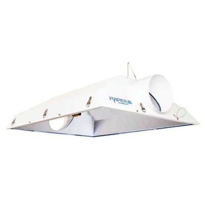 Refletor retangular branco com interior prateado e entradas circulares em fundo branco