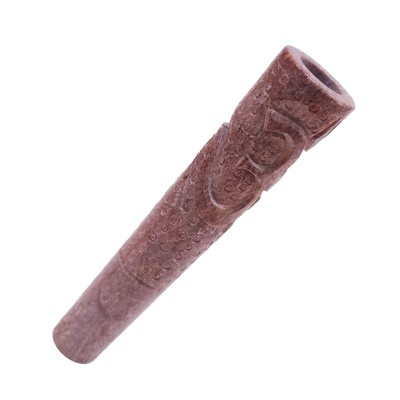 Miolo ou bucha longa castanha avermelhada com textura e relevo em forma de S