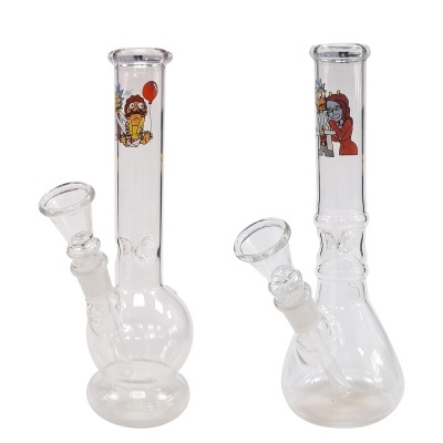 Dois cachimbos de vidro transparentes com personagens desenhados.