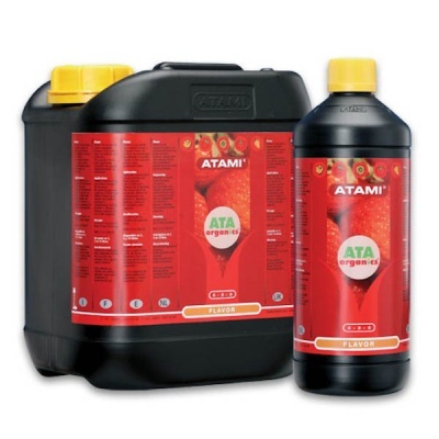 Recipientes plásticos pretos com tampa amarela e etiquetas vermelhas ATAMI ATA organics FLAVOR