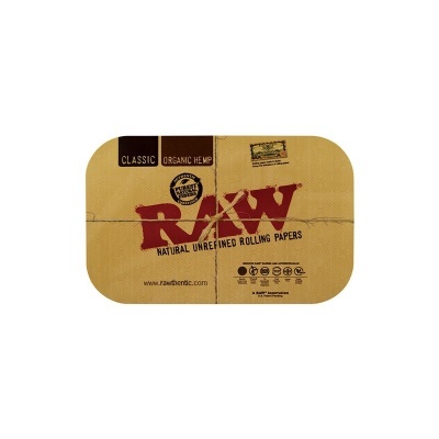 Placa metálica RAW Classic Organic Hemp em castanho claro com texto vermelho e preto.