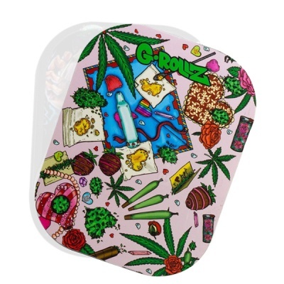 Tabuleiro metálico colorido com ilustrações de folhas de cannabis, cigarros, morangos com chocolate e rosas.