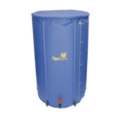 Recipiente cilíndrico azul Flexi Tank com válvula vermelha e níveis visíveis