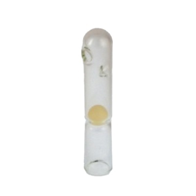 Ampola de vidro transparente com líquido amarelo