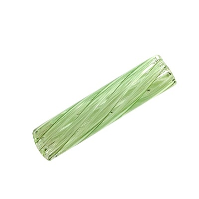 Frasco cilíndrico verde claro de vidro com padrão espiral