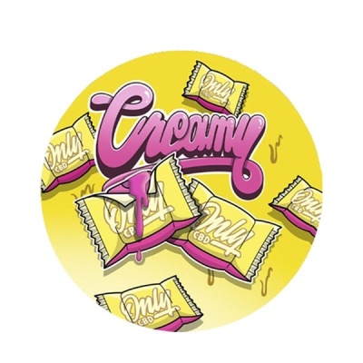 Embalagens amarelas com texto Only CBD sobre fundo amarelo com a palavra Creamy em roxo