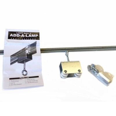 Kit para candeeiro Light Rail 3 ADD-A-LAMP com barras, carrinho metálico, parafusos e instruções em fundo branco