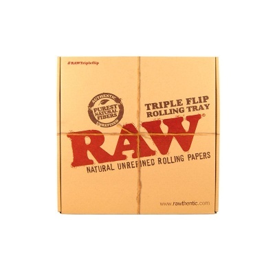 Caixa quadrada castanha com texto RAW e TRIPLE FLIP ROLLING TRAY em destaque