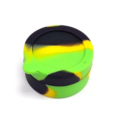 Caixa redonda pequena em silicone com padrão camuflado verde, amarelo e preto
