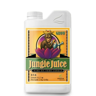 Frasco branco com rótulo Jungle Juice com macaco e flor roxa.