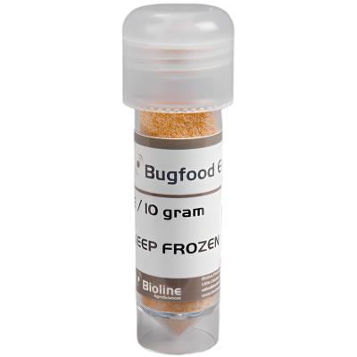 Frasco plástico transparente com pequenos grânulos laranja e etiquetas com texto em inglês