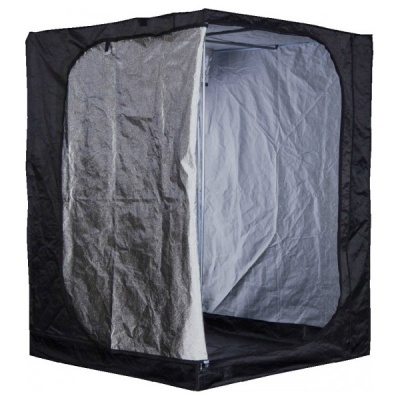Cabine de estufa preta com interior prateado reflectivo e porta aberta