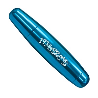 Tubo metálico azul de máscara de pestanas com texto AMAZED