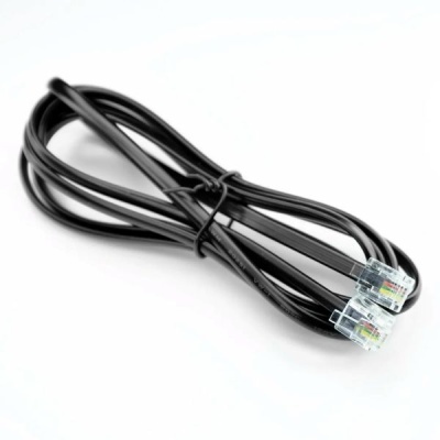 Cabo preto de rede com conectores RJ-45