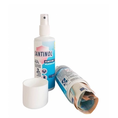 Frasco plástico branco com spray de desinfetante Santinol e nota de euro enrolada