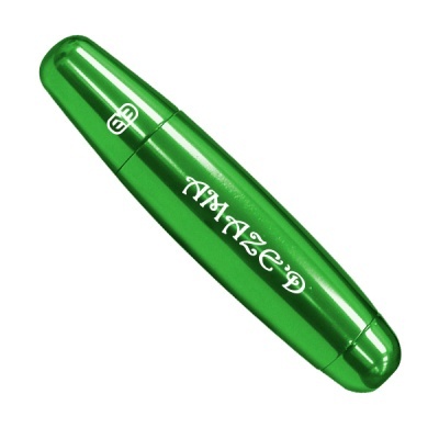 caneta metálica verde com texto AMAZED