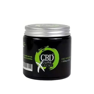 Frasco preto com tampa prateada de produto CBD com design verde e branco