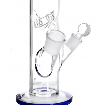 Bong de vidro transparente com base azul e texto HEISENBERG