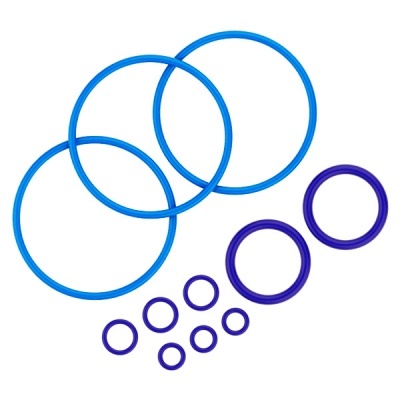 Conjunto de anéis de vedação em borracha azuis e roxos sobre fundo branco