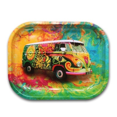 Tabuleiro colorido com imagem de carrinha vintage e fundo psicadélico