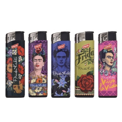 Cinco isqueiros decorados com imagens e padrões inspirados em Frida Kahlo