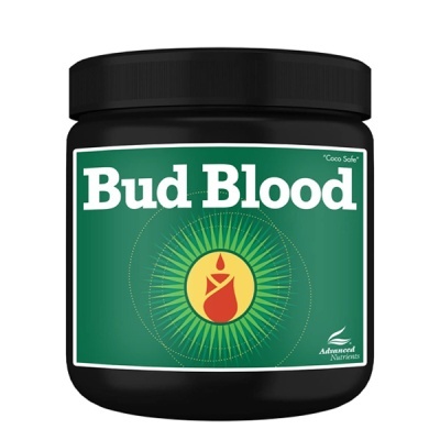 Frasco preto com etiqueta verde Bud Blood