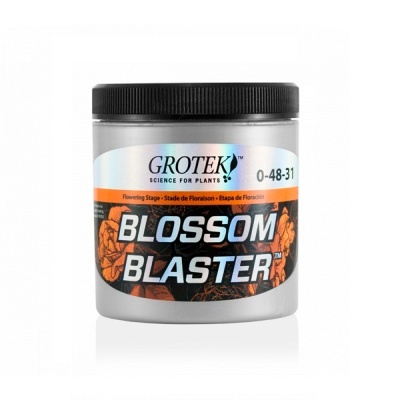 Frasco de suplemento para plantas GROTEK Blossom Blaster com rótulo holográfico e tampa preta
