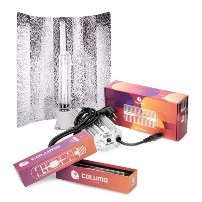 Kit de iluminação para cultivo com refletor, lâmpada, balastro e embalagens em fundo branco