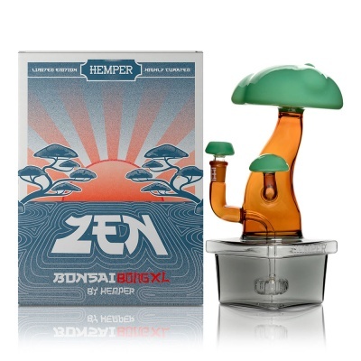 Bong de vidro âmbar e verde com embalagem azul e laranja